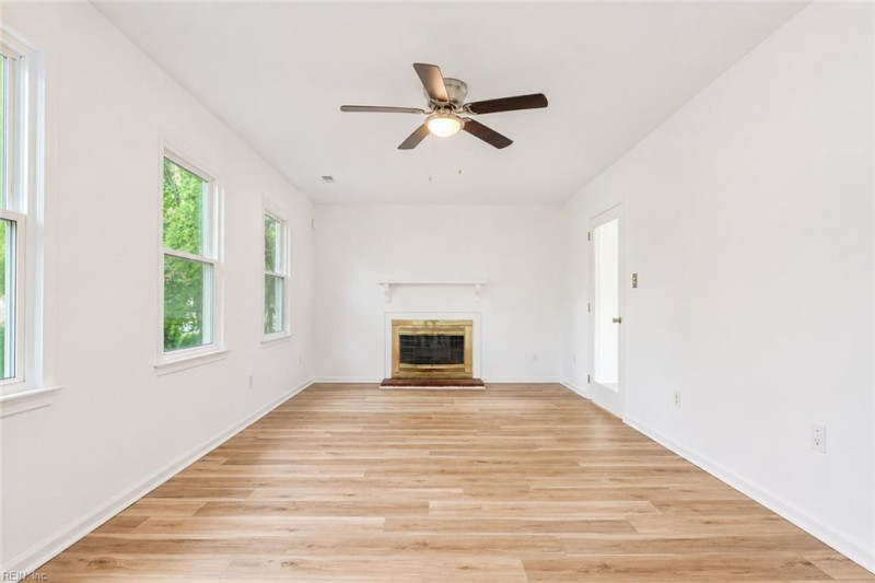 Photo 3 of 19 residential for sale in Hampton virginia