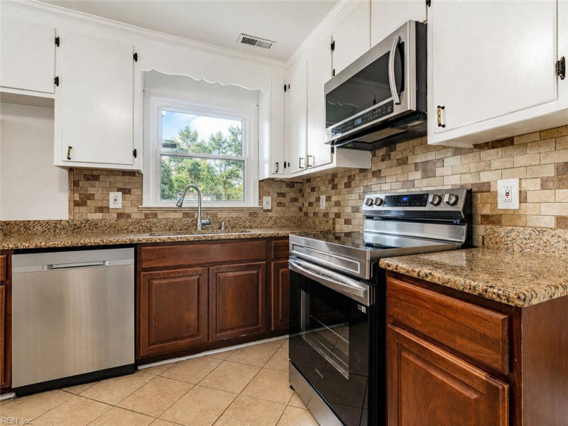 Photo 5 of 19 residential for sale in Hampton virginia