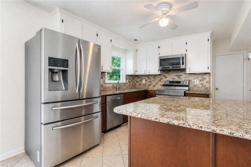 Photo 7 of 19 residential for sale in Hampton virginia