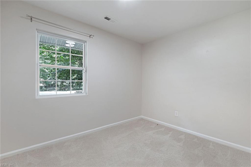 Photo 11 of 25 residential for sale in James City County virginia