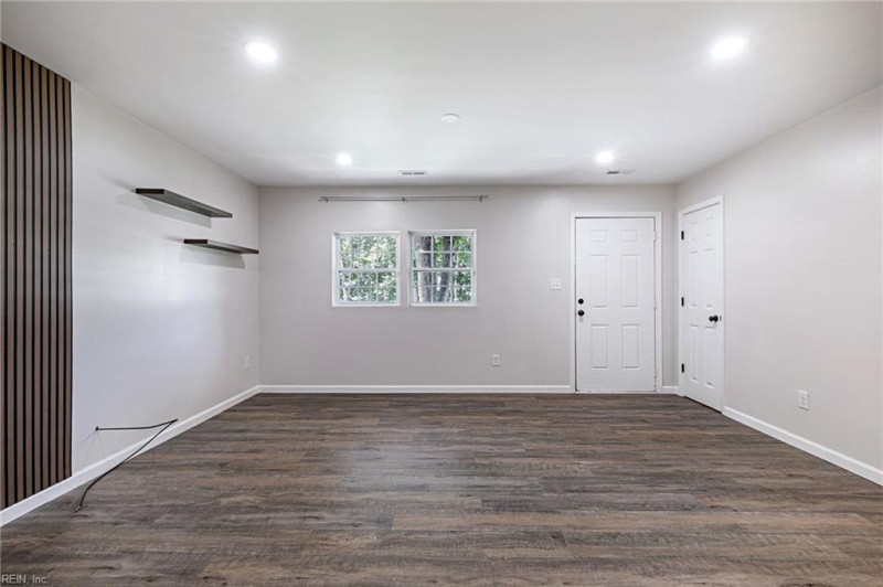Photo 6 of 25 residential for sale in James City County virginia