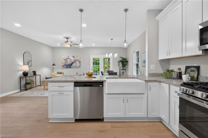 Photo 4 of 30 residential for sale in Chesapeake virginia