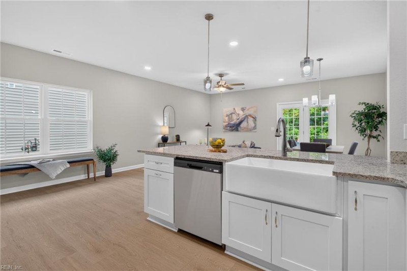Photo 5 of 30 residential for sale in Chesapeake virginia