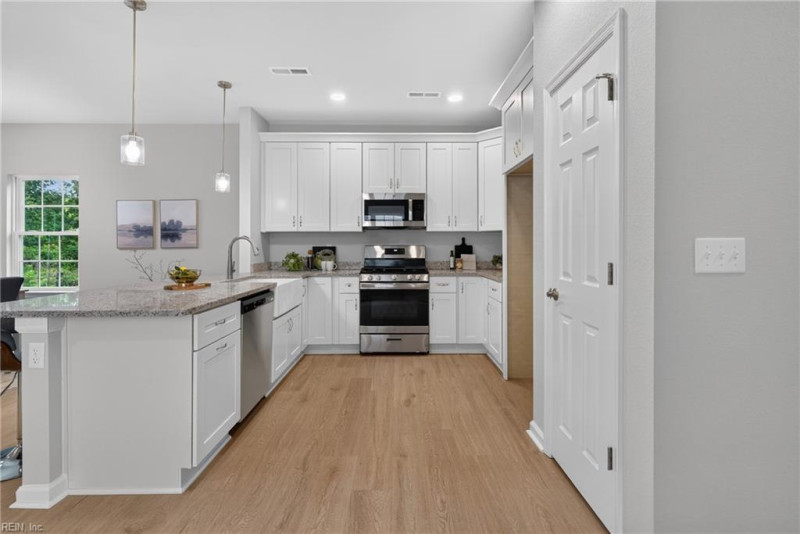 Photo 7 of 30 residential for sale in Chesapeake virginia