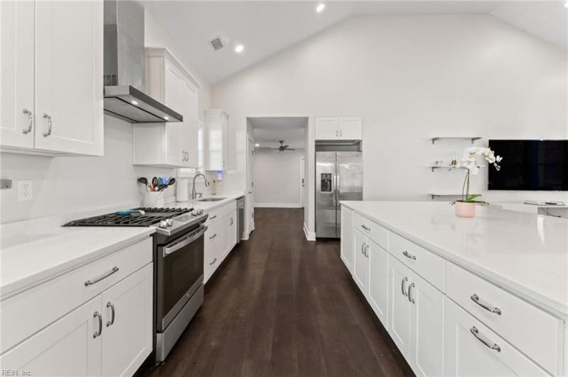 Photo 5 of 37 residential for sale in Newport News virginia