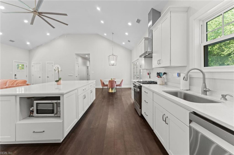 Photo 7 of 37 residential for sale in Newport News virginia