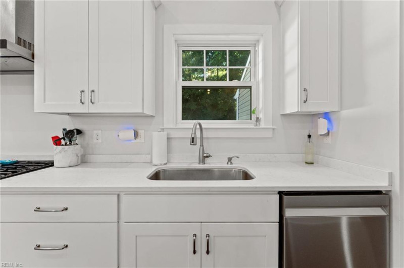 Photo 8 of 37 residential for sale in Newport News virginia