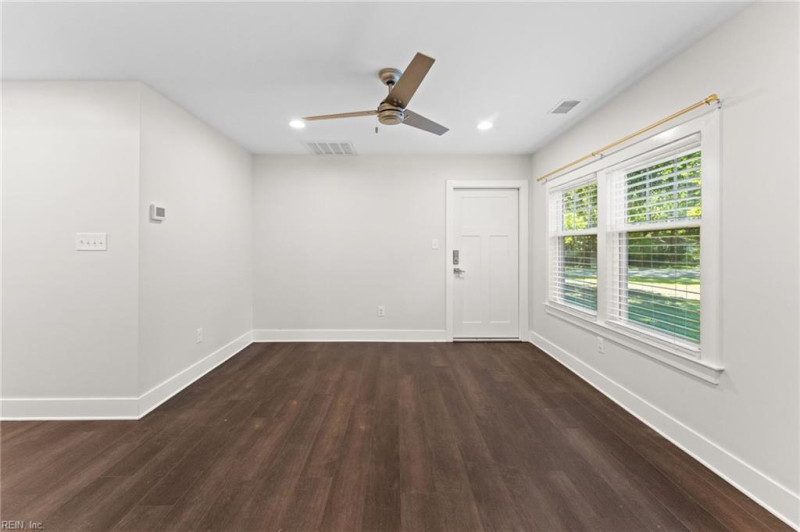 Photo 9 of 37 residential for sale in Newport News virginia