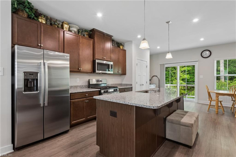 Photo 10 of 38 residential for sale in Poquoson virginia