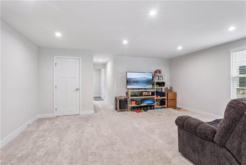 Photo 4 of 38 residential for sale in Poquoson virginia
