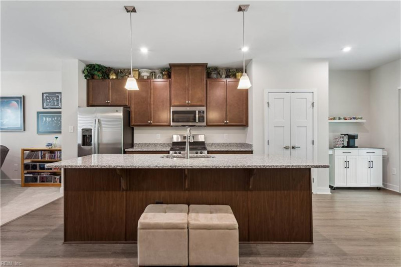 Photo 5 of 38 residential for sale in Poquoson virginia