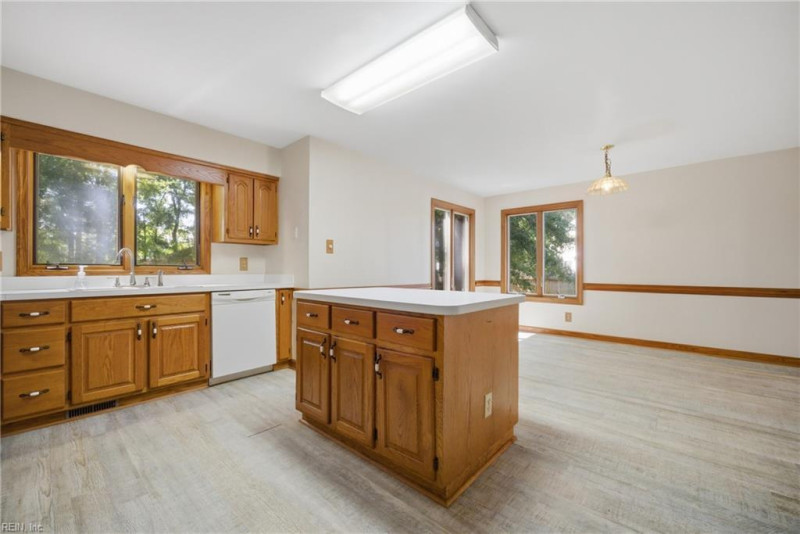Photo 10 of 35 residential for sale in Chesapeake virginia