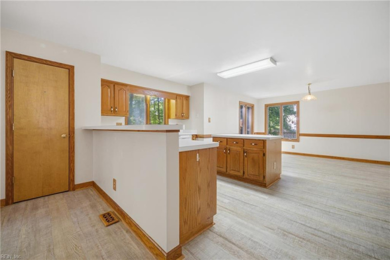 Photo 11 of 35 residential for sale in Chesapeake virginia