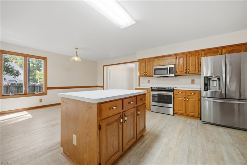 Photo 12 of 35 residential for sale in Chesapeake virginia
