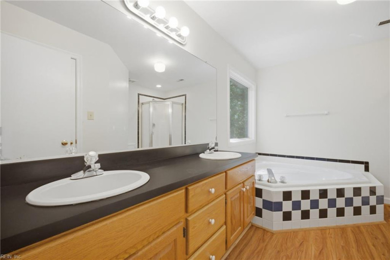 Photo 18 of 35 residential for sale in Chesapeake virginia