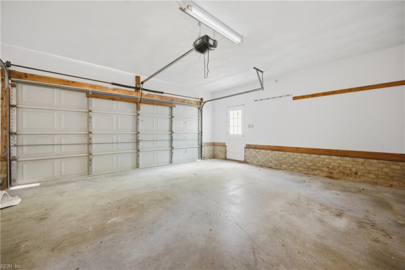 Photo 33 of 35 residential for sale in Chesapeake virginia