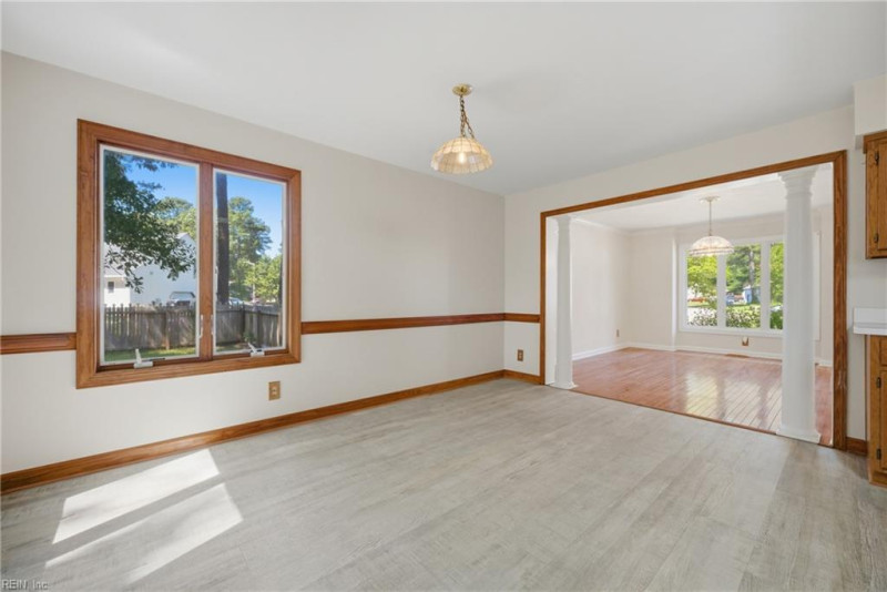 Photo 7 of 35 residential for sale in Chesapeake virginia