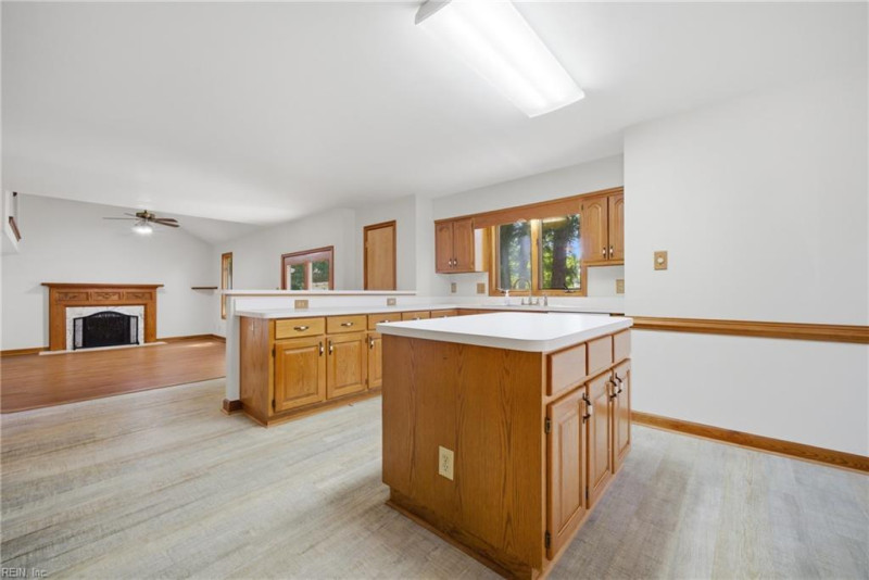 Photo 8 of 35 residential for sale in Chesapeake virginia