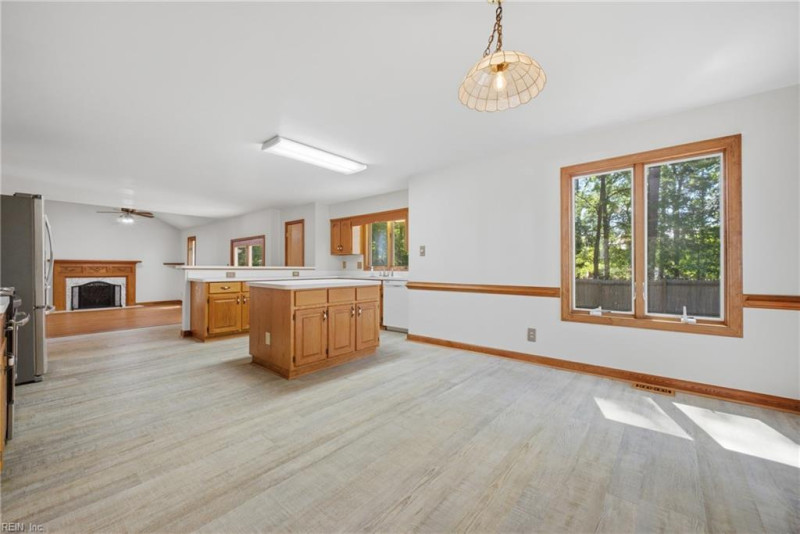 Photo 9 of 35 residential for sale in Chesapeake virginia