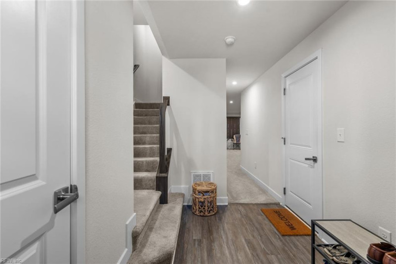 Photo 3 of 39 residential for sale in Virginia Beach virginia