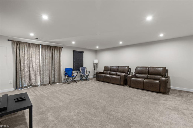 Photo 4 of 39 residential for sale in Virginia Beach virginia