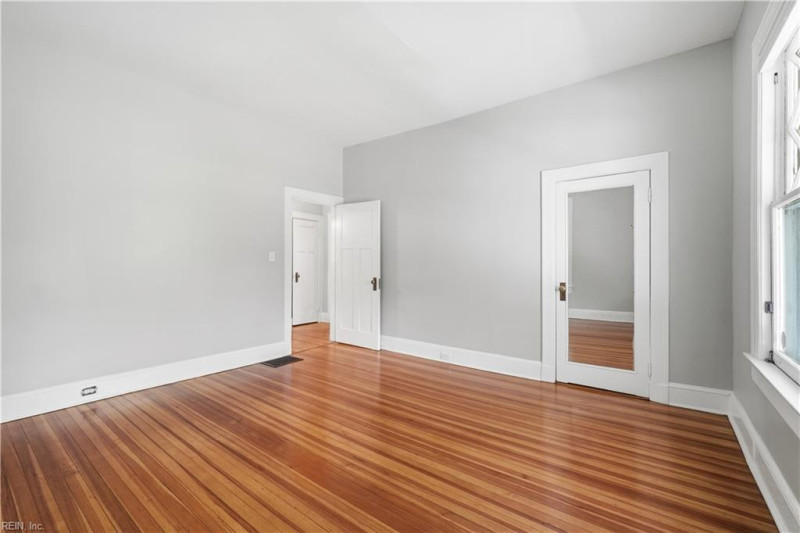Photo 19 of 41 residential for sale in Norfolk virginia