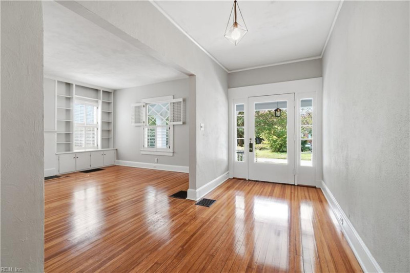 Photo 5 of 41 residential for sale in Norfolk virginia