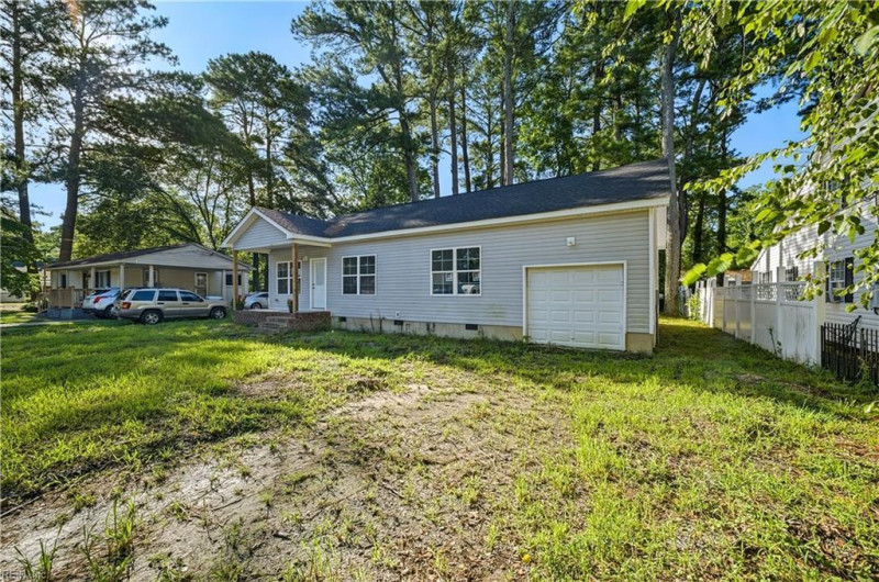 Photo 3 of 33 residential for sale in Suffolk virginia