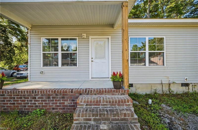 Photo 4 of 33 residential for sale in Suffolk virginia