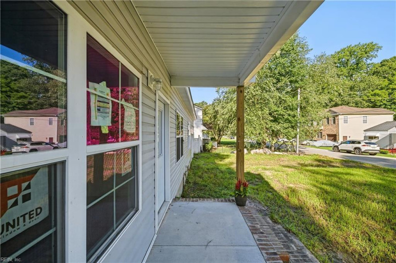 Photo 5 of 33 residential for sale in Suffolk virginia