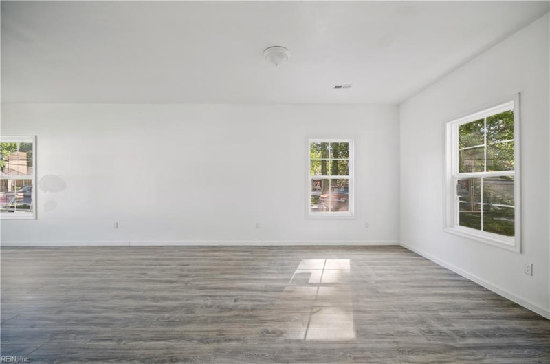 Photo 8 of 33 residential for sale in Suffolk virginia