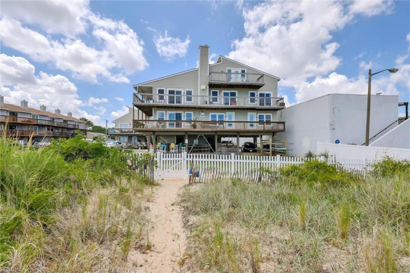 Photo 1 of 32 residential for sale in Norfolk virginia