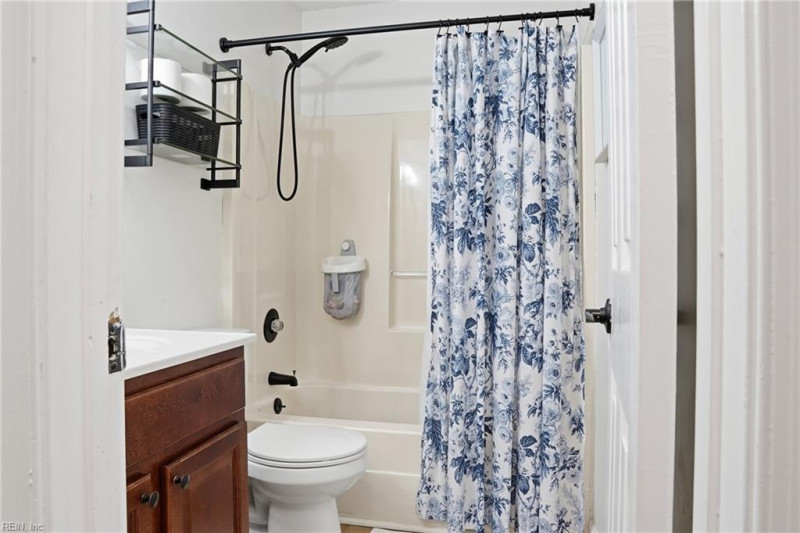 Photo 11 of 30 residential for sale in Virginia Beach virginia