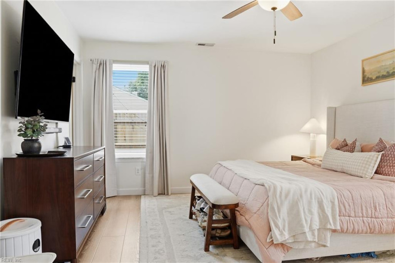 Photo 12 of 30 residential for sale in Virginia Beach virginia