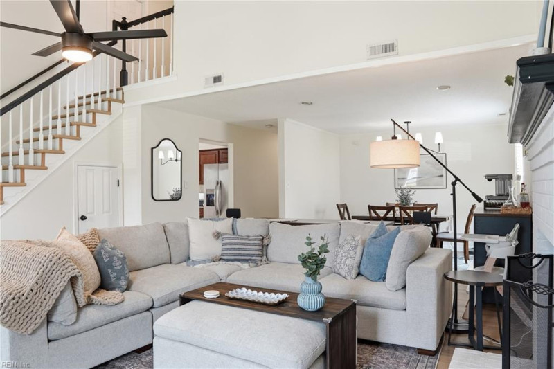 Photo 4 of 30 residential for sale in Virginia Beach virginia