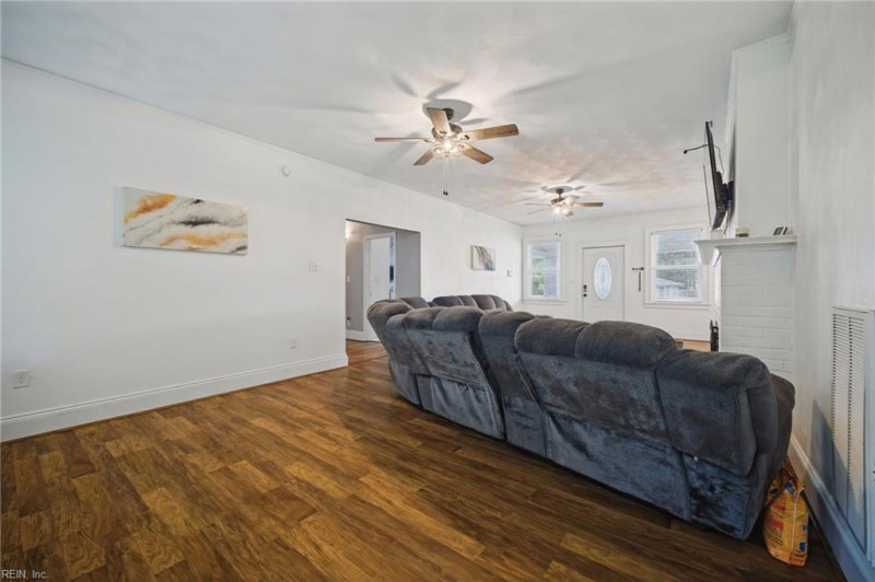Photo 5 of 49 residential for sale in Virginia Beach virginia