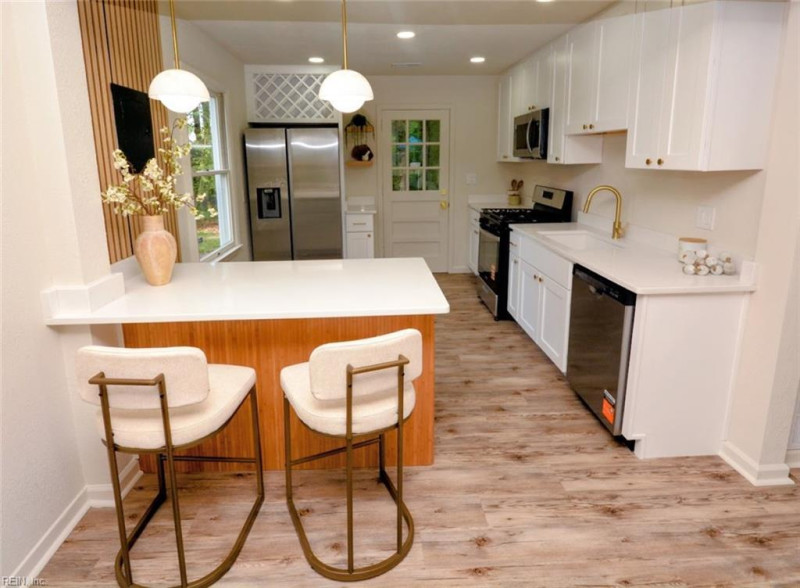Photo 10 of 32 residential for sale in Chesapeake virginia