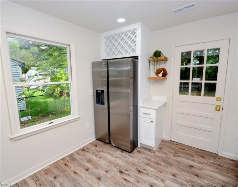 Photo 12 of 32 residential for sale in Chesapeake virginia