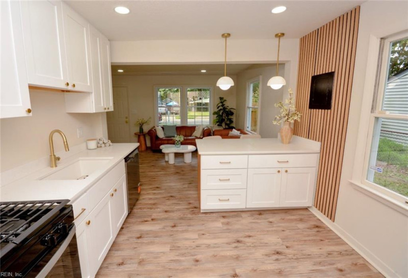 Photo 15 of 32 residential for sale in Chesapeake virginia
