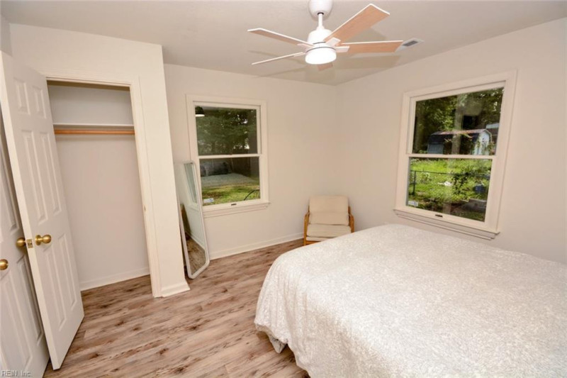 Photo 18 of 32 residential for sale in Chesapeake virginia