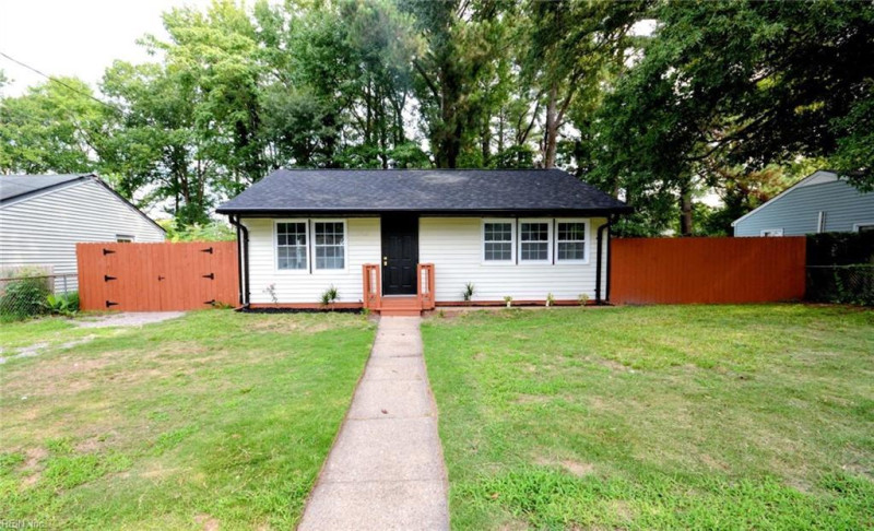 Photo 2 of 32 residential for sale in Chesapeake virginia