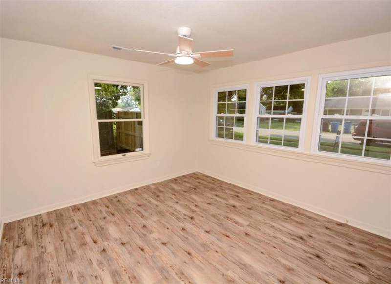 Photo 21 of 32 residential for sale in Chesapeake virginia