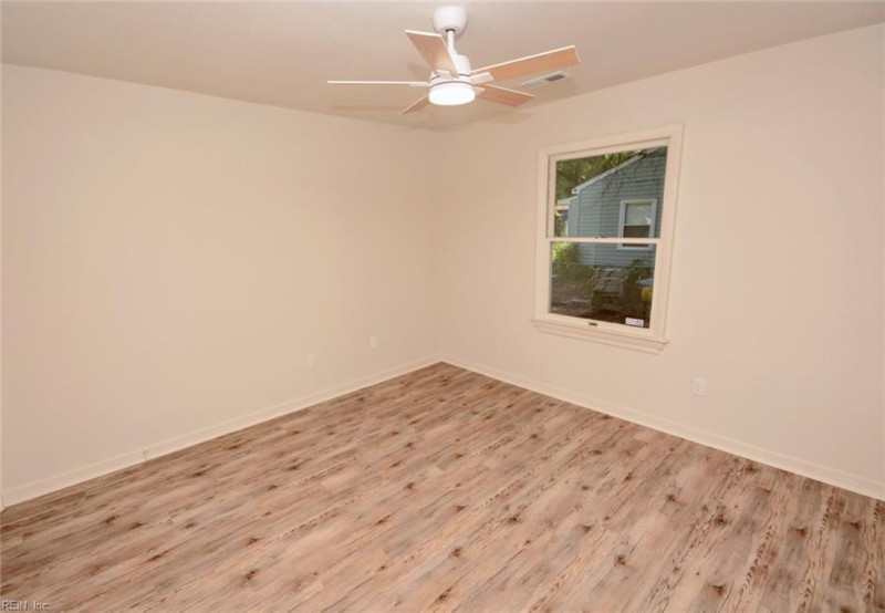 Photo 22 of 32 residential for sale in Chesapeake virginia