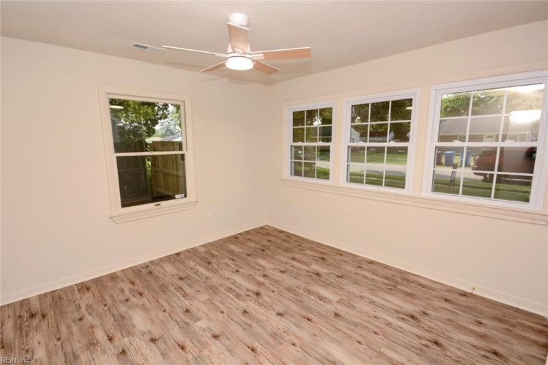 Photo 23 of 32 residential for sale in Chesapeake virginia