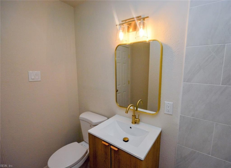 Photo 25 of 32 residential for sale in Chesapeake virginia
