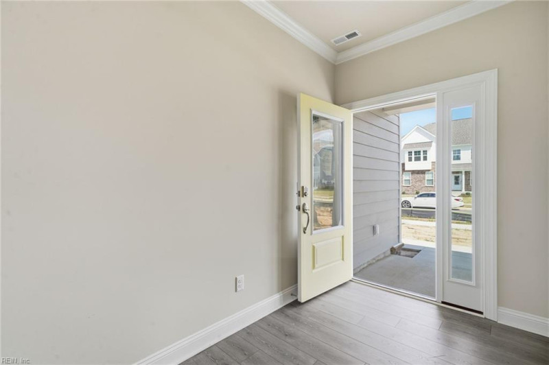 Photo 4 of 35 residential for sale in Chesapeake virginia