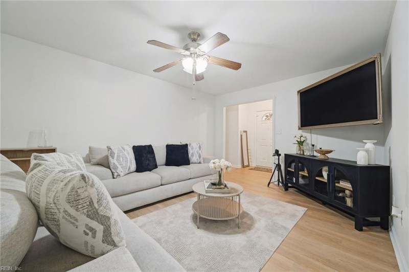 Photo 4 of 21 residential for sale in Newport News virginia