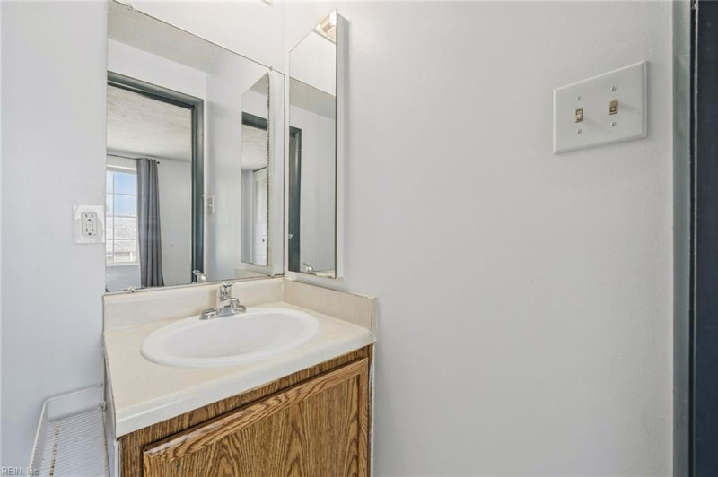 Photo 14 of 30 residential for sale in Hampton virginia