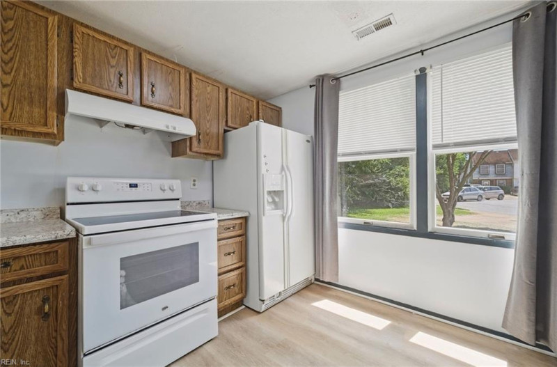 Photo 5 of 30 residential for sale in Hampton virginia