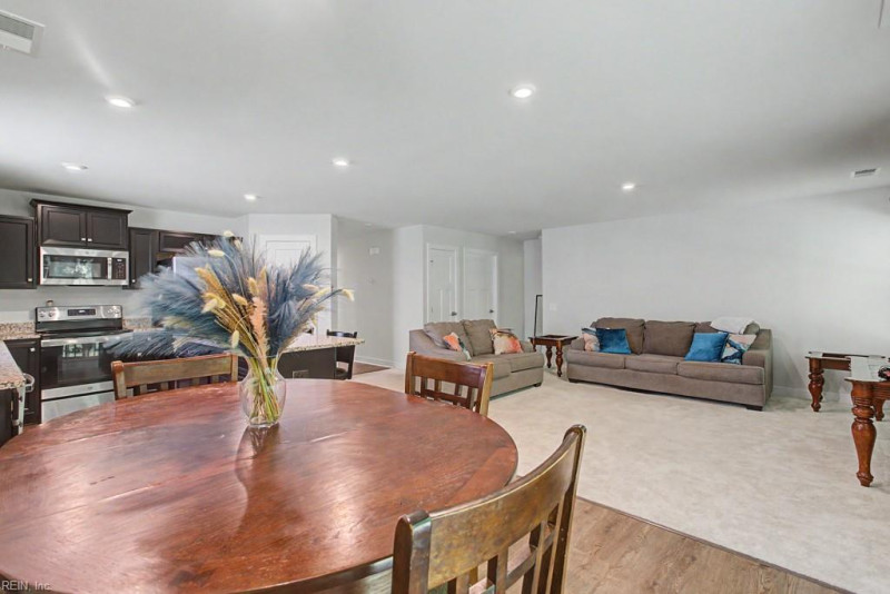 Photo 13 of 32 residential for sale in Gloucester County virginia